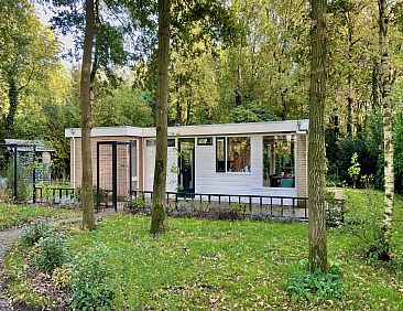 Vrijstaand 4 persoons vakantiebungalow midden in het bos in