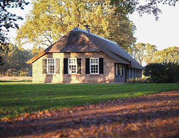 Prachtig gelegen 10 persoons vakantieboerderij in Uffelte -