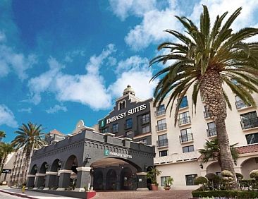 Embassy Suites by Hilton Los Angeles International Airport S