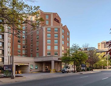 Hampton Inn &amp; Suites Reagan National Airport - Crystal City