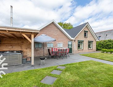 Zes persoons vakantiehuis met sauna en bubbelbad op de