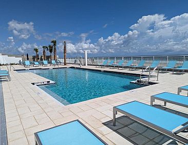 Holiday Inn Express &amp; Suites Oceanfront Daytona Beach Shores