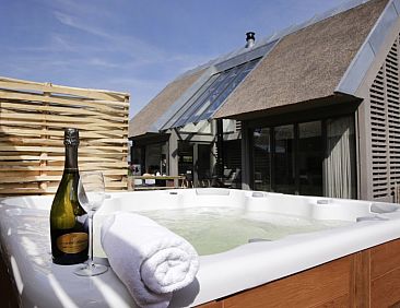 8 pers villa met jacuzzi!