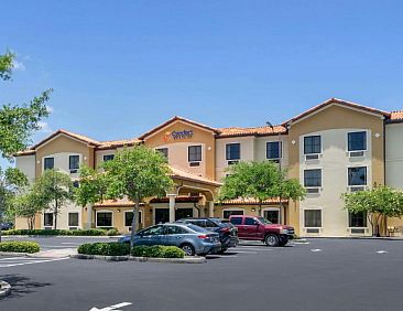 Comfort Inn &amp; Suites Northeast - Gateway