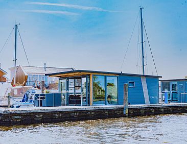 Tiny houseboat Uitgeest I