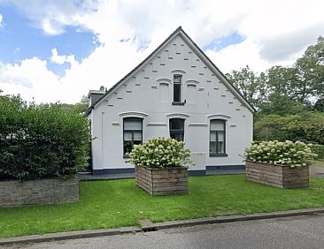 Huisje in Mander