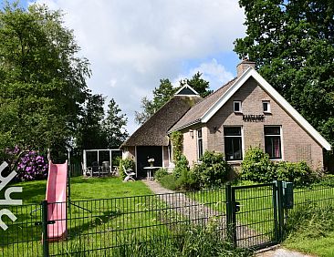 6 persoons vakantiehuis met omheinde tuin aan het water in