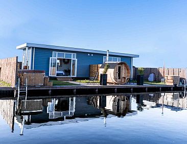 Luxe 2 persoons Tiny House met Hottub en Sauna aan de