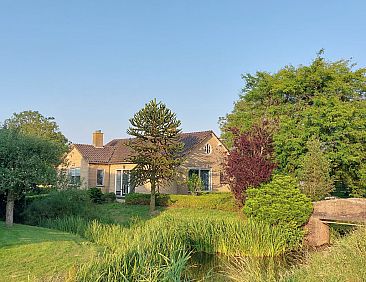 Vrijstaande 4 persoons bungalow in de prachtige natuur van