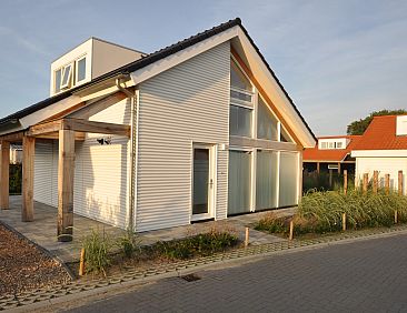 Vakantiehuis Zonnedorp 28, &quot;Het Witte Strandhuis&quot;