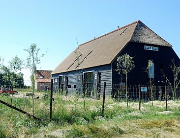 Hoeve Plantlust (Barn right)