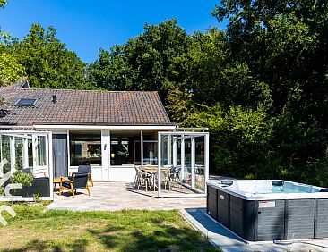 Royale 8-persoons vakantiewoning met spa in Domburg op