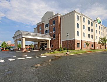 Holiday Inn Express &amp; Suites Charlotte North, an IHG Hotel